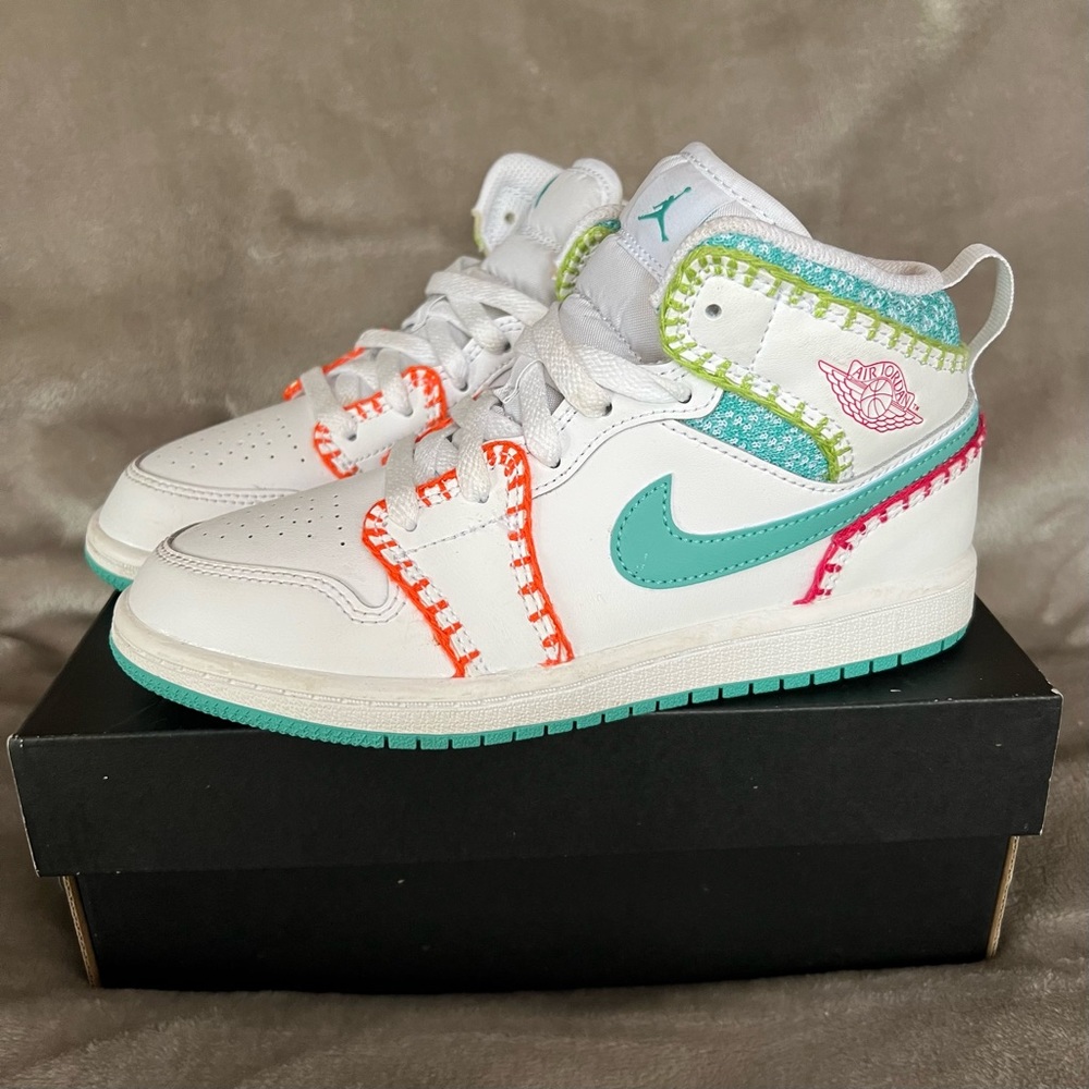LIKE NEW Nike Jordan 1 Mid Youth size 2